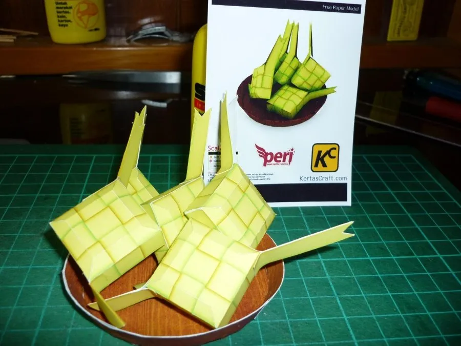 Ketupat paper model built by Lemox