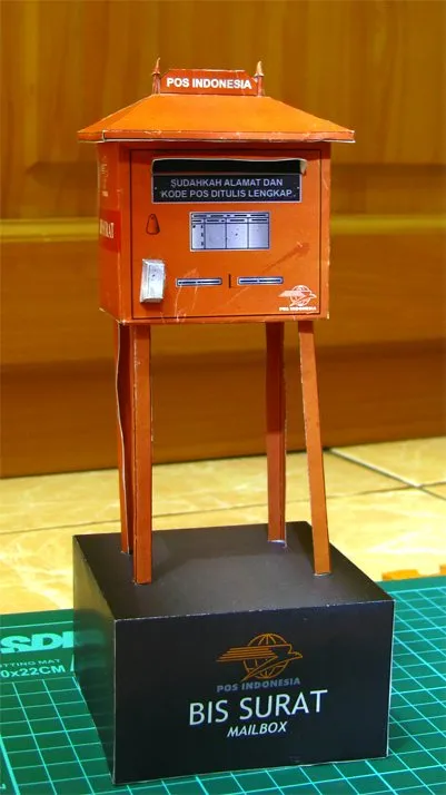 Street Mailbox paper model built by Rian Rahardi