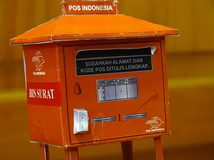 Street Mailbox paper model built by Rian Rahardi