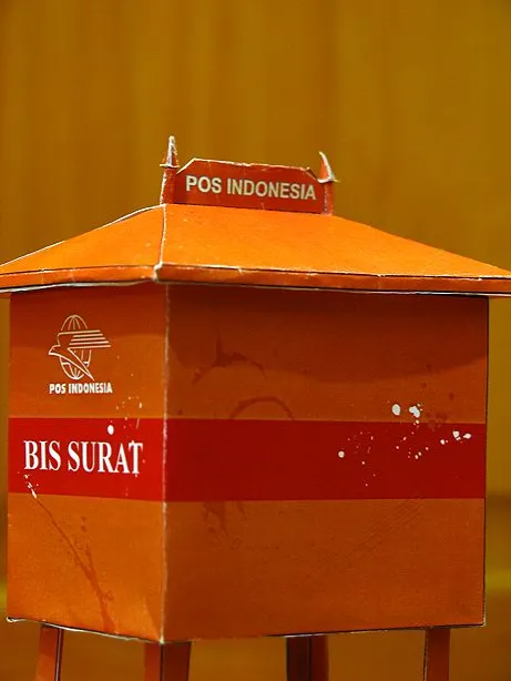Street Mailbox paper model built by Rian Rahardi