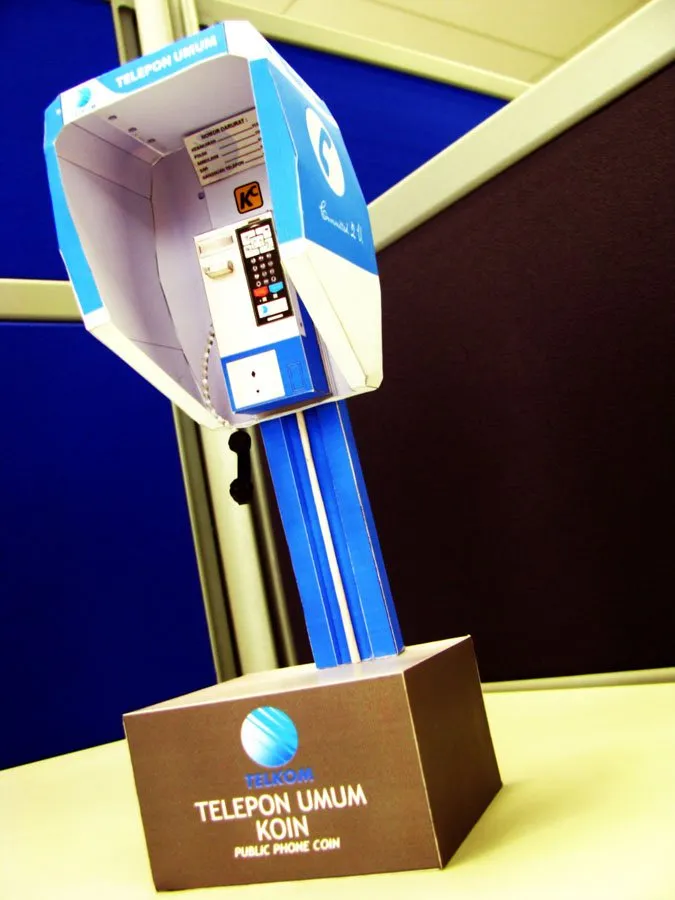 Jakarta Public Phone paper model built by Rauf Raphanus