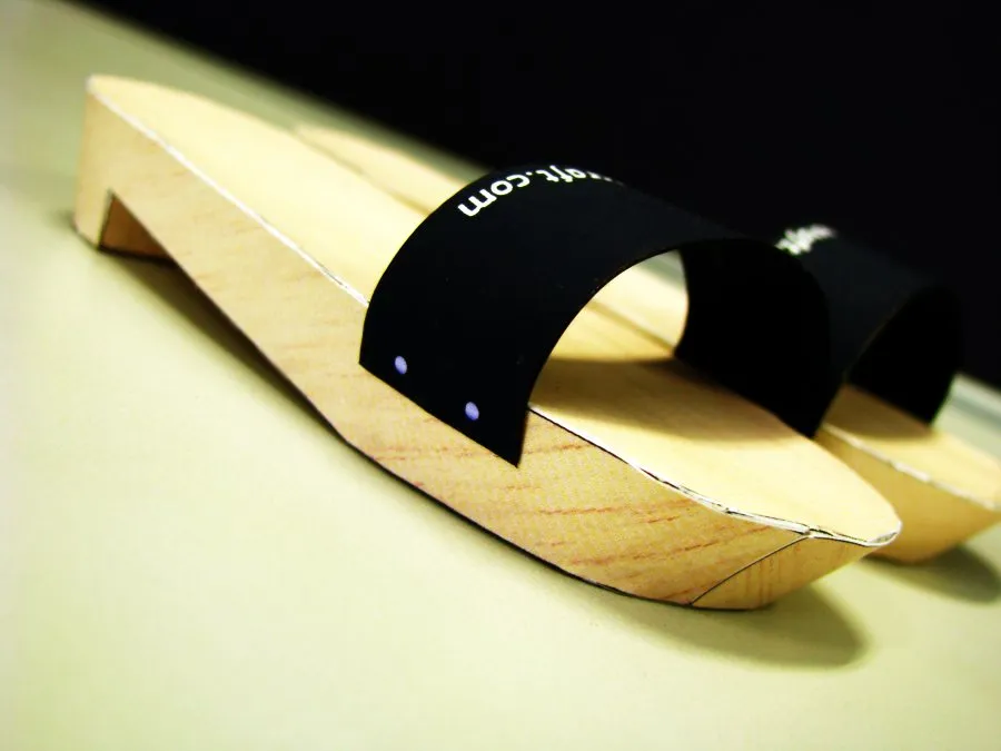 Clogs (Bakiak) paper model built by Rauf Raphanus