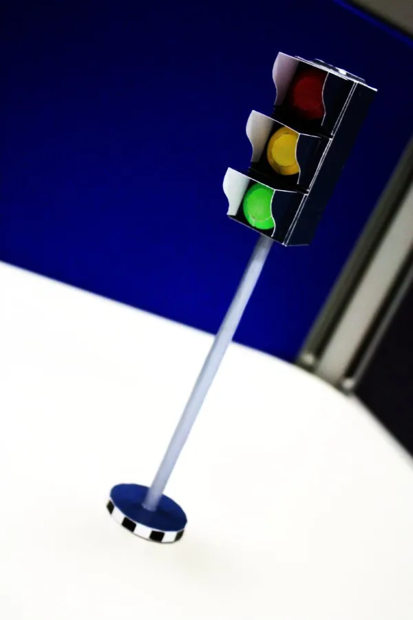 Traffic Light paper model built by Rauf Raphanus