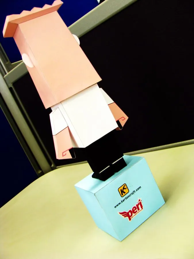 Dilbert Papertoy paper model built by Rauf Raphanus