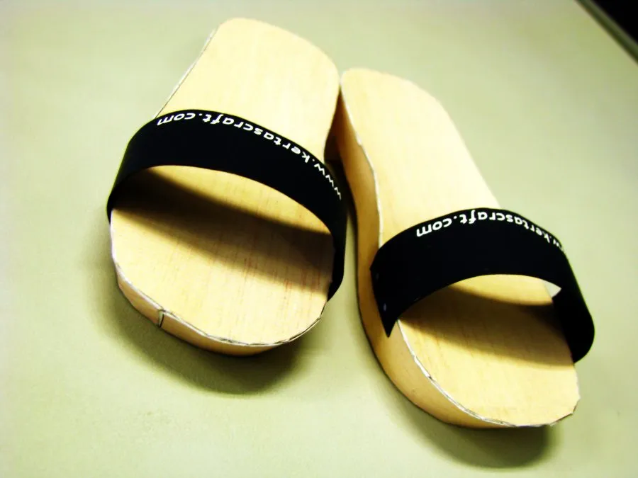 Clogs (Bakiak) paper model built by Rauf Raphanus