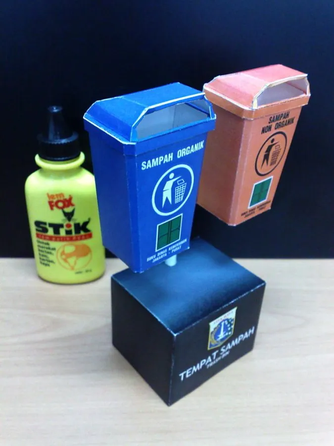 Jakarta Trash Bin paper model built by Adhi Widjajanto