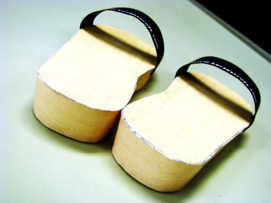 Clogs (Bakiak) paper model built by Rauf Raphanus