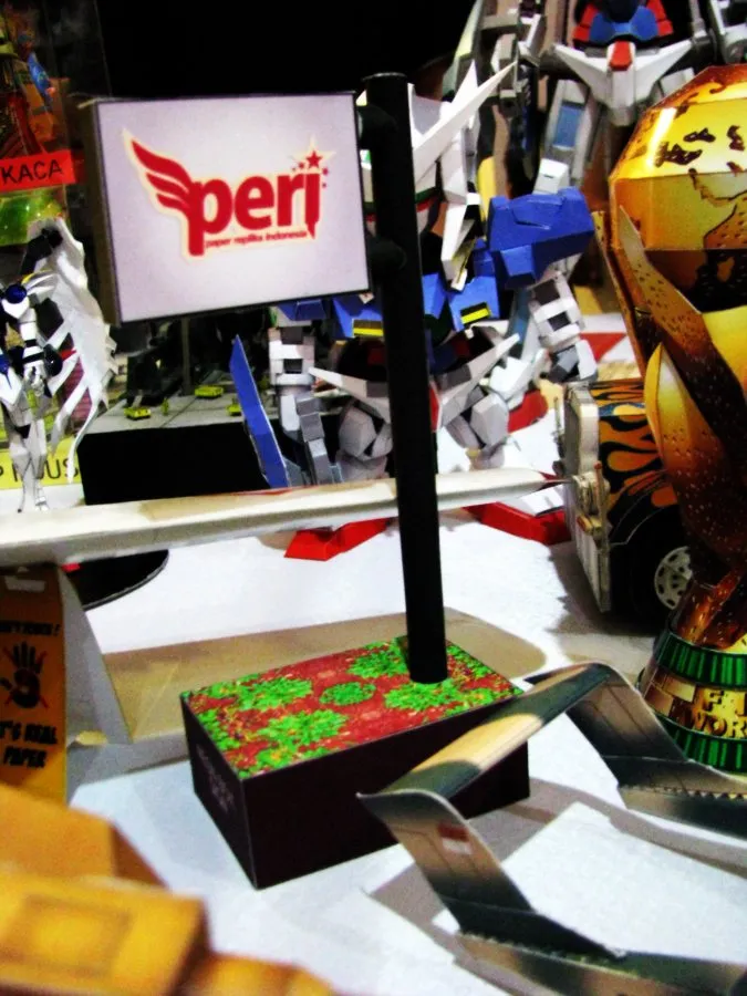 Neon Box Sign paper model built by Asiong Lim