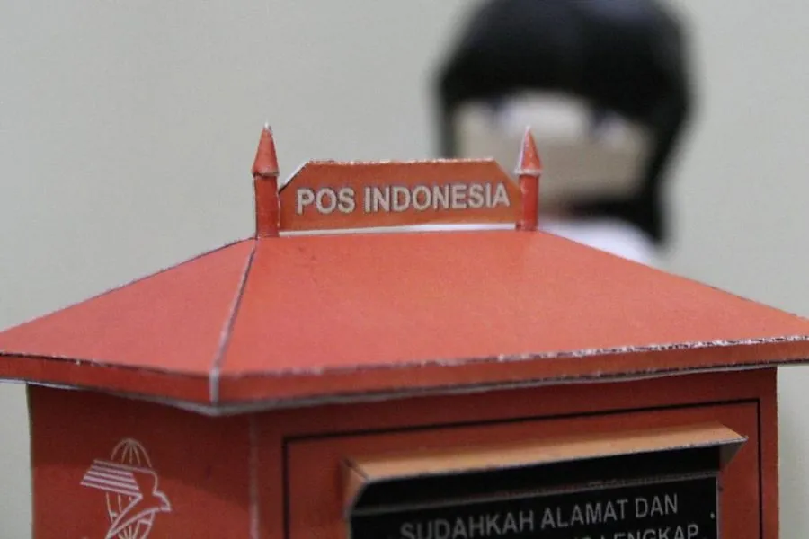 Street Mailbox paper model built by Adhi Widjajanto
