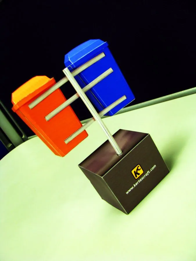 Jakarta Trash Bin paper model built by Rauf Raphanus