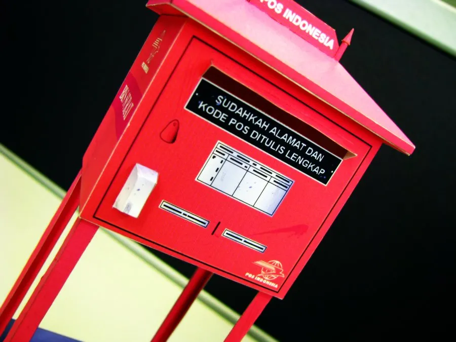 Street Mailbox paper model built by Rauf Raphanus