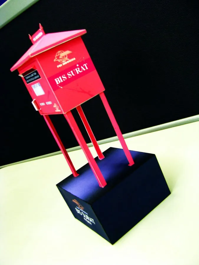 Street Mailbox paper model built by Rauf Raphanus