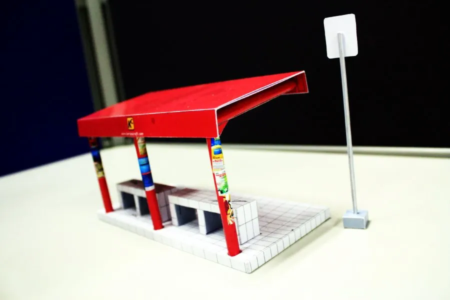 Bus Shelter paper model built by Rauf Raphanus